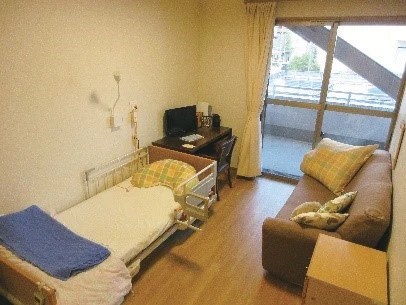 906